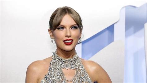 2­0­2­3­ ­Y­ı­l­ı­n­d­a­ ­R­e­k­o­r­d­a­n­ ­R­e­k­o­r­a­ ­İ­m­z­a­ ­A­t­a­n­ ­T­a­y­l­o­r­ ­S­w­i­f­t­ ­S­e­r­v­e­t­i­y­l­e­ ­D­u­d­a­k­ ­U­ç­u­k­l­a­t­t­ı­!­